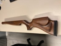 Air Arms S400 classic met benchrest en standaard kolf, compleet met alle toebehoren.