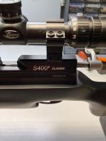 Air Arms S400 classic met benchrest en standaard kolf, compleet met alle toebehoren.